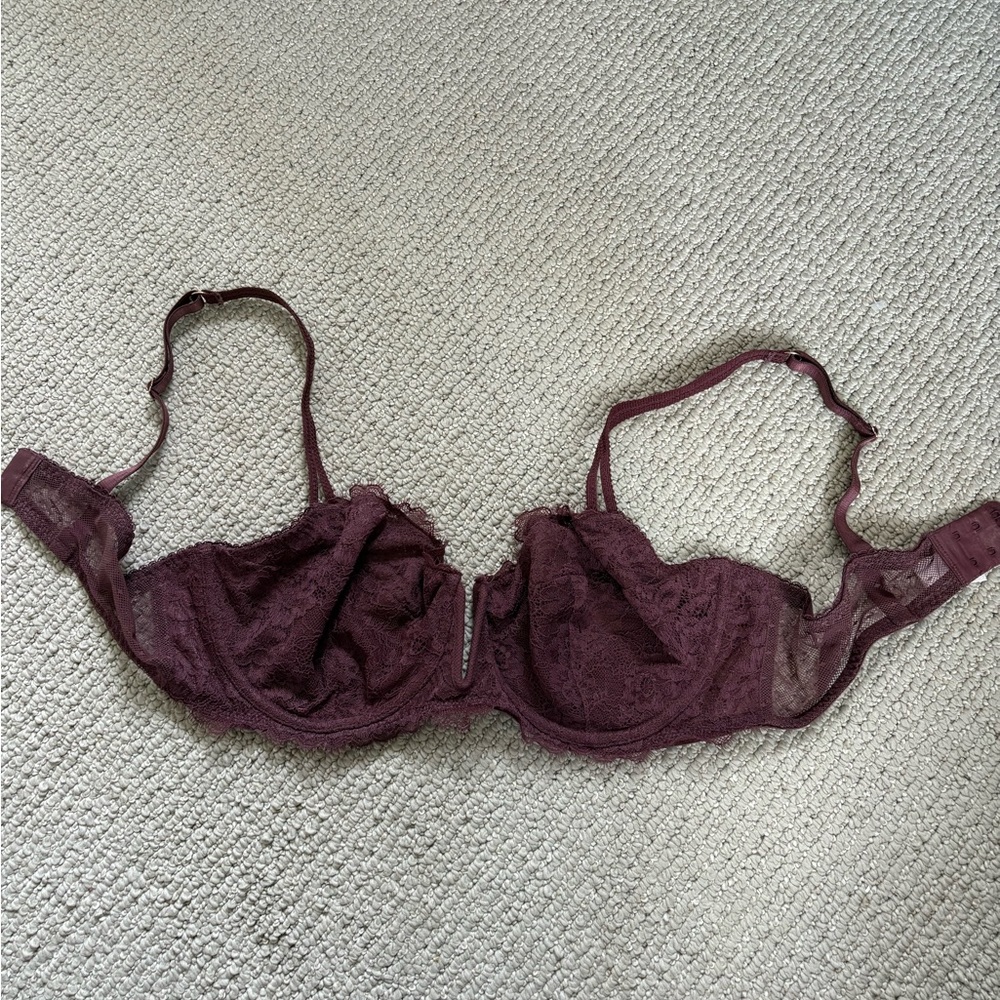 Elegant Lace Underwire Bra in Deep Purple